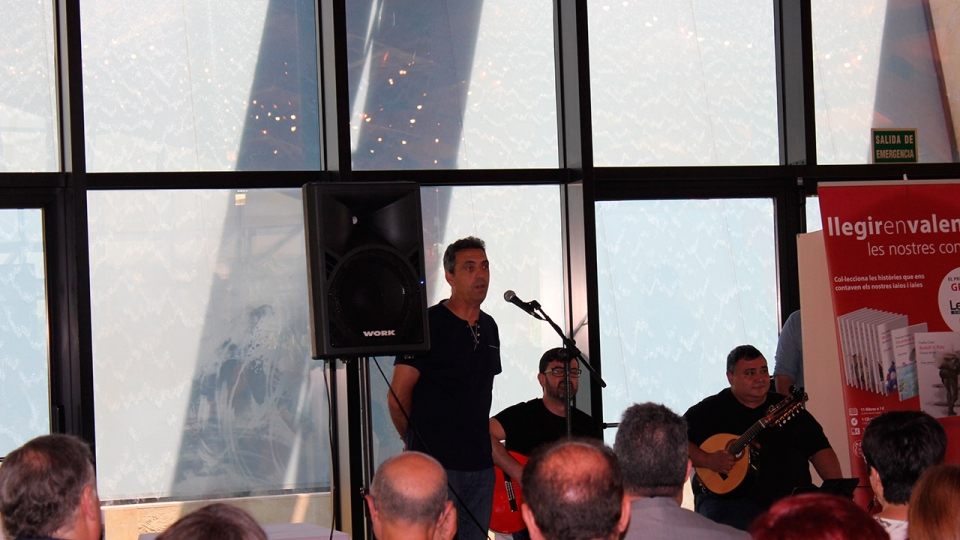 Presentació de «Llegir en valencià, les nostres contalles»